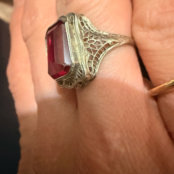 Antique 14kt lace filigree white gold Ring with a synthetic ruby - Picture 13 of 16